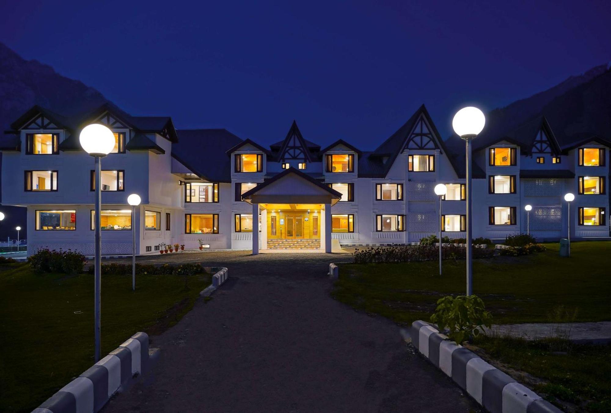 Country Inn Suites By Radisson Sonāmarg Екстериор снимка