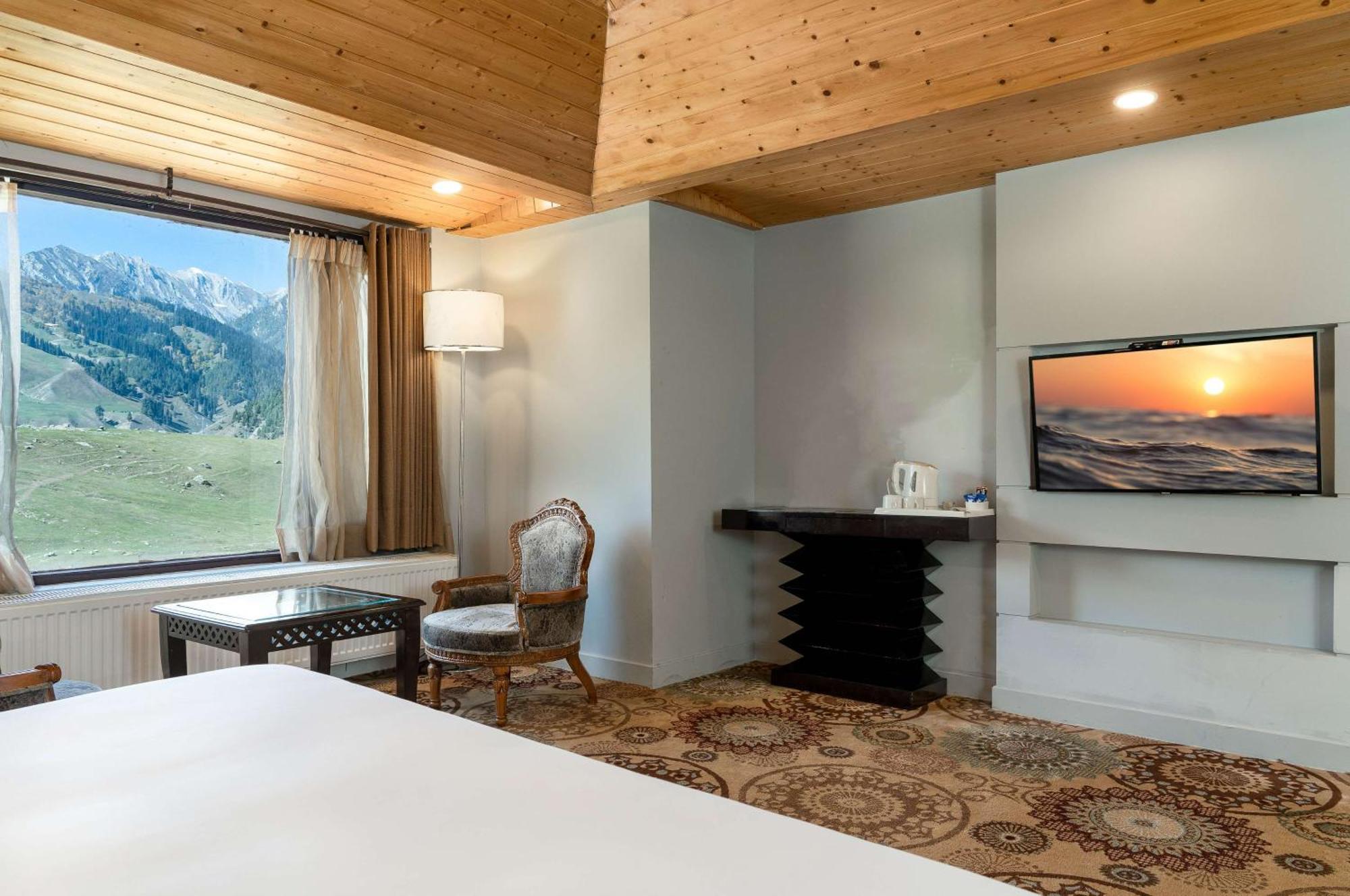Country Inn Suites By Radisson Sonāmarg Екстериор снимка